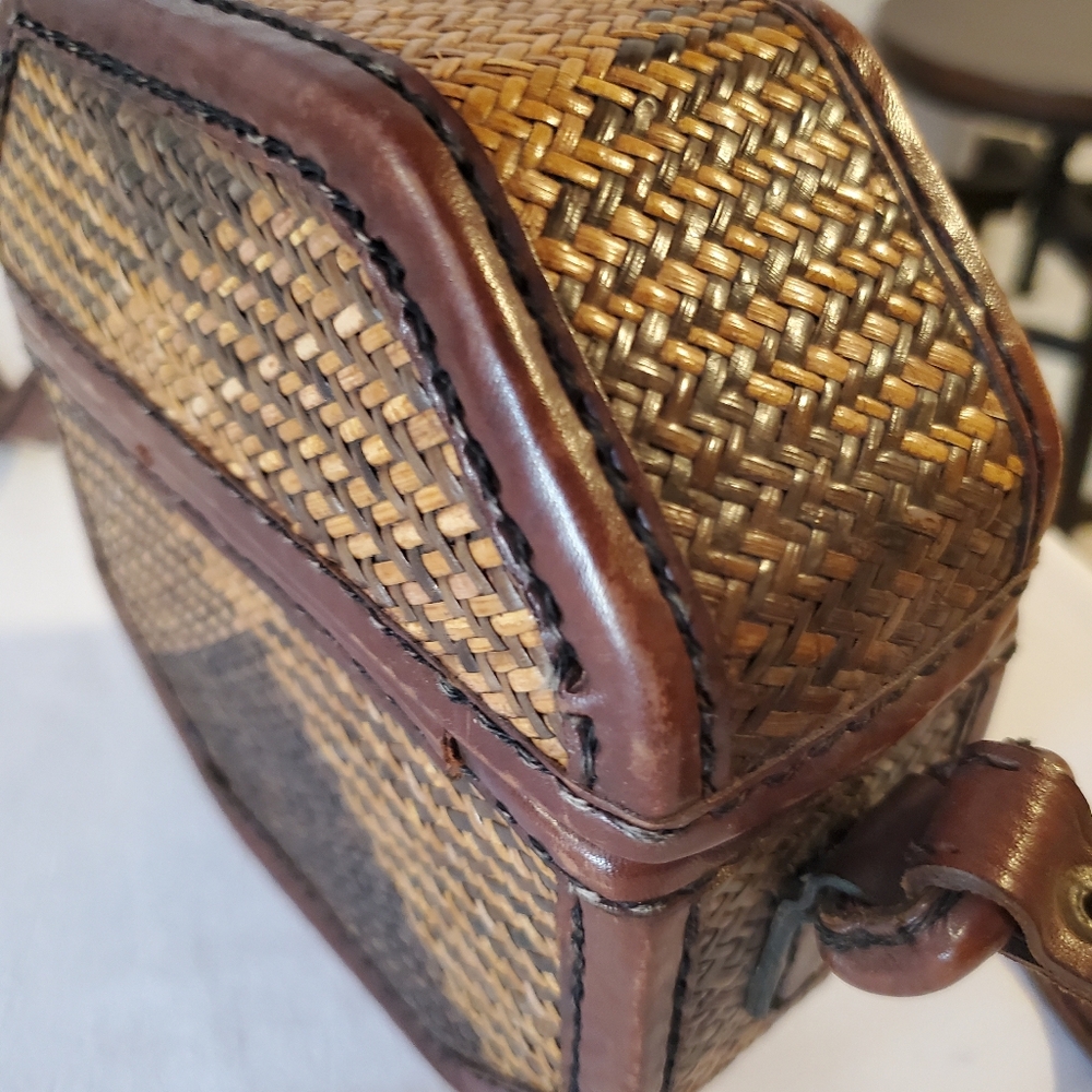 Lined Vintage Woven Crossbody Bag - Picture 9 of 14